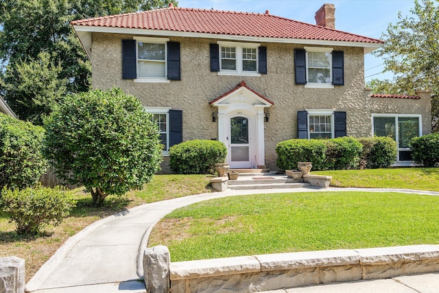 view of front of property with a front lawn