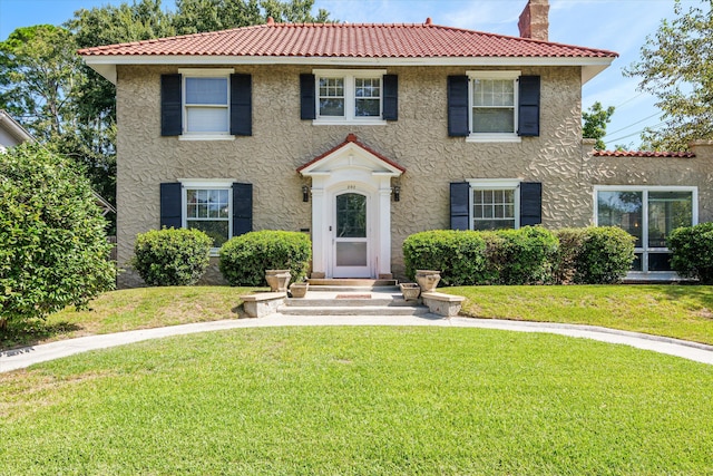 view of front facade featuring a front yard