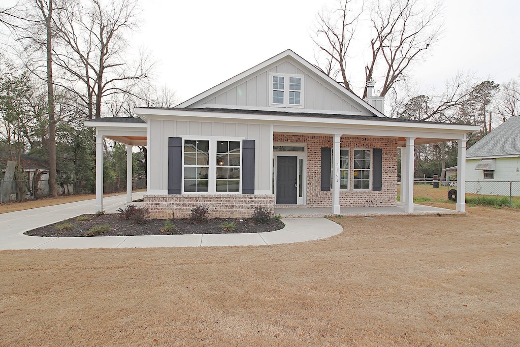 2161 Bayvale Rd, Augusta, GA 30909 - view of front facade featuring a front lawn and a porch