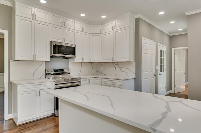 4 Shadowmoor Ct, North Augusta, SC 29841 - kitchen with stainless steel appliances, wood finished floors, ornamental molding, white cabinets, and recessed lighting