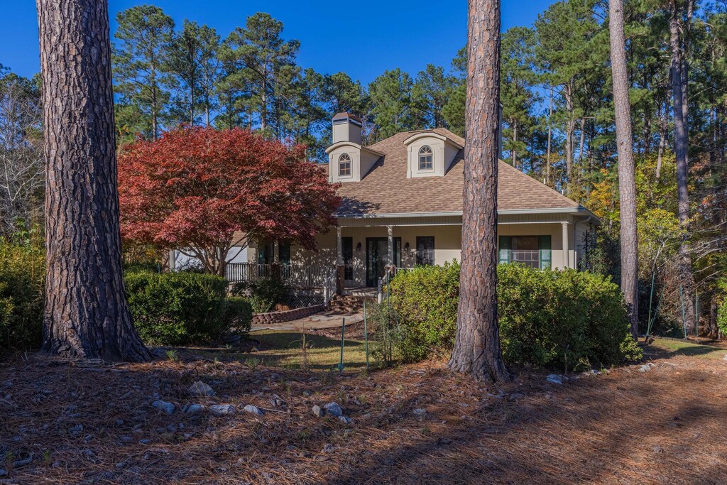 view of front facade with covered porch