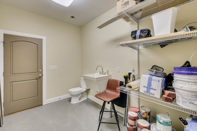 bathroom featuring concrete flooring