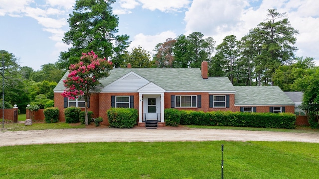 view of front of house featuring a front yard