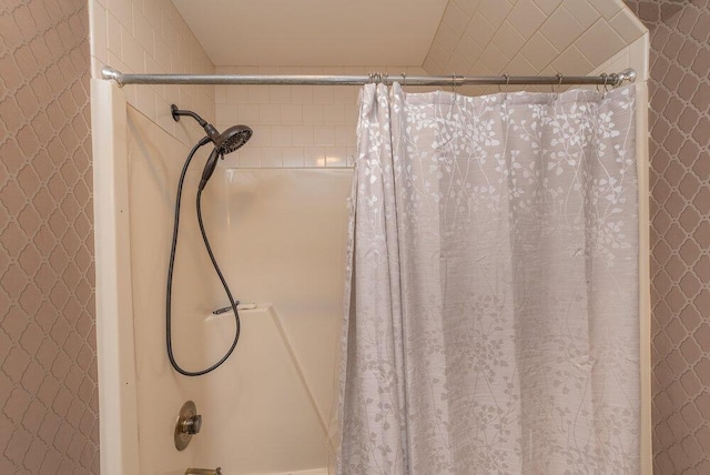 3287 Surrey Rd, Thomson, GA 30824 - full bathroom featuring shower / tub combo