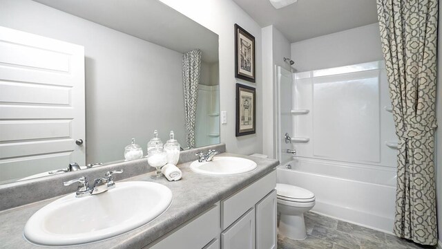 full bathroom featuring shower / bath combo with shower curtain, vanity, and toilet