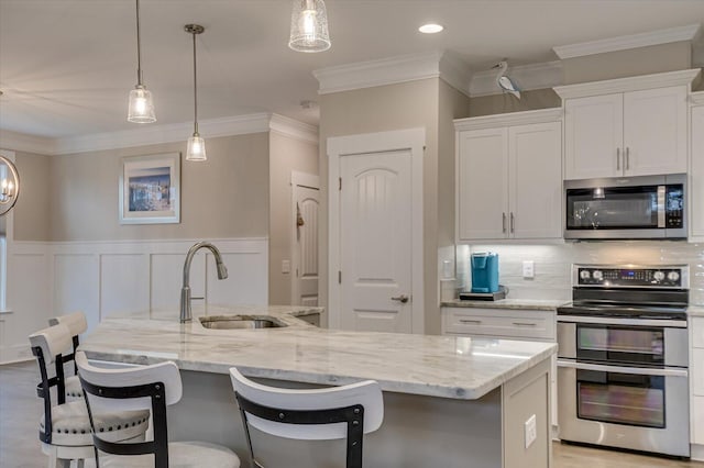 248 Amelia Dr, Mccormick, SC 29835 - kitchen with tasteful backsplash, white cabinets, a kitchen island with sink, a sink, and stainless steel appliances