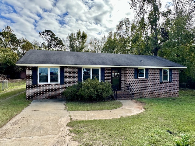 ranch-style house featuring a front lawn