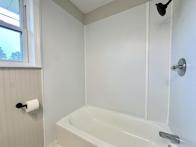 bathroom featuring shower / tub combination