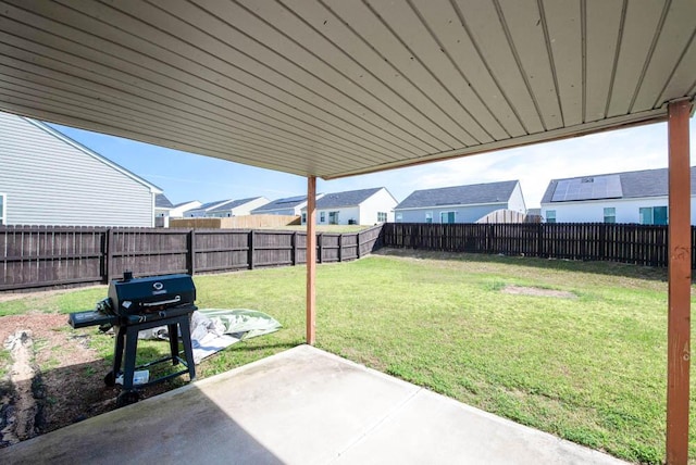 view of yard featuring a patio area