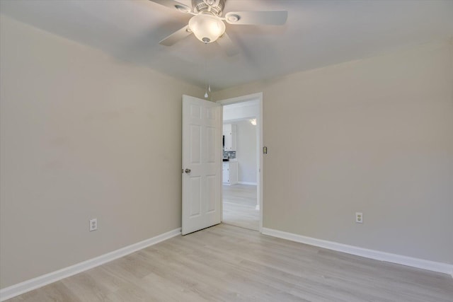 unfurnished room featuring light wood-style floors, ceiling fan, and baseboards