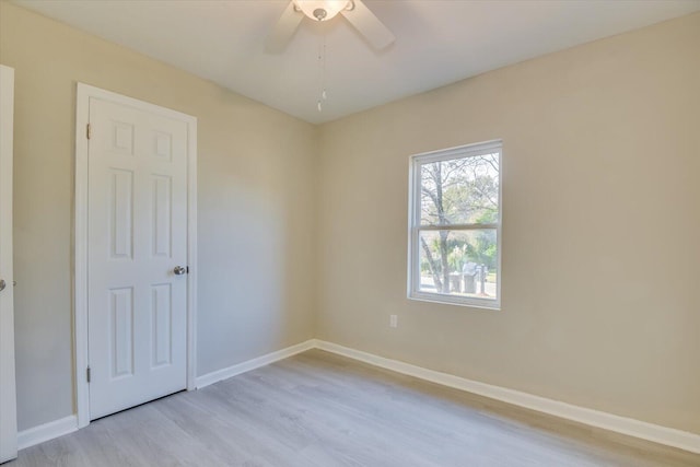 unfurnished room featuring light wood-type flooring, ceiling fan, and baseboards