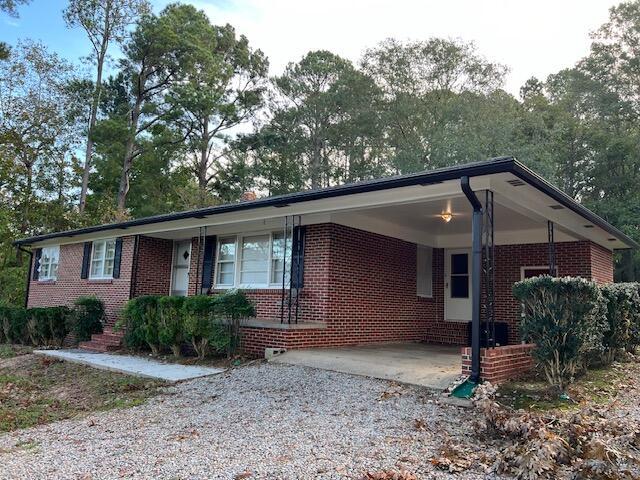 single story home with a carport