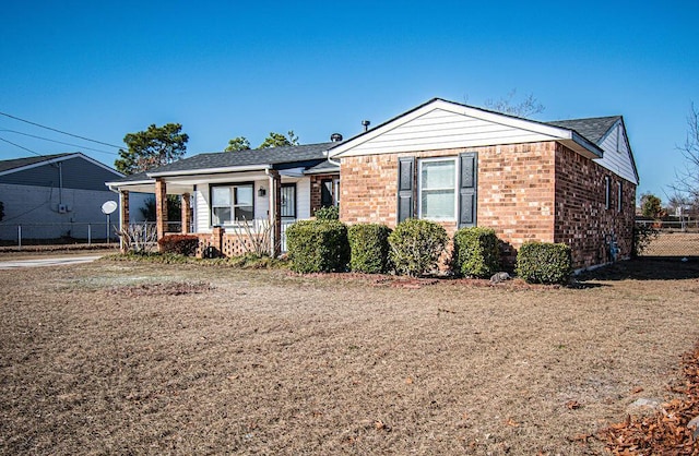 view of front of property with a porch and a front lawn