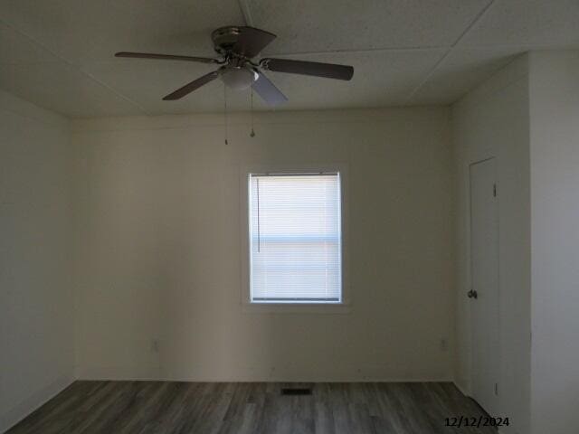 empty room featuring ceiling fan and dark wood-type flooring