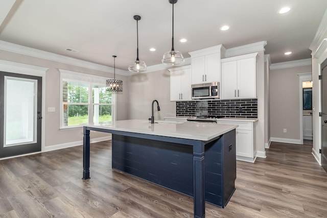 2421 Laurens St, Grovetown, GA 30813 - kitchen with stainless steel appliances, a sink, baseboards, an island with sink, and backsplash
