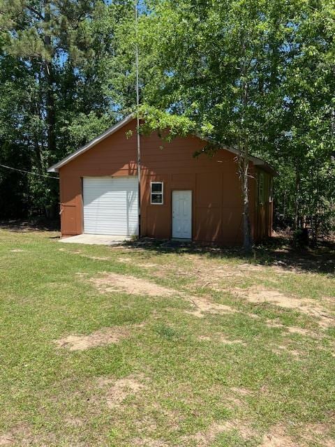 view of outdoor structure with an outbuilding