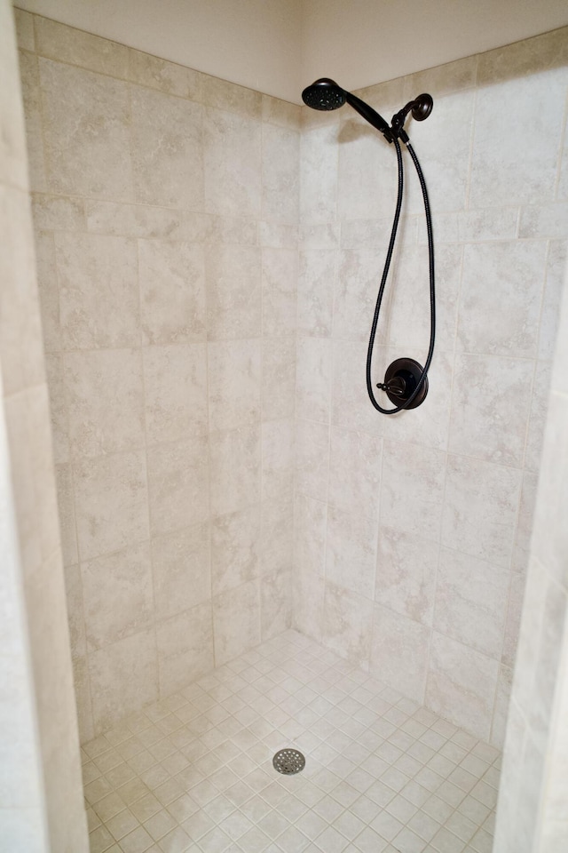 bathroom with a tile shower