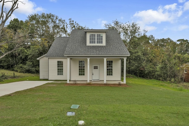 view of front of property featuring a porch and a front yard