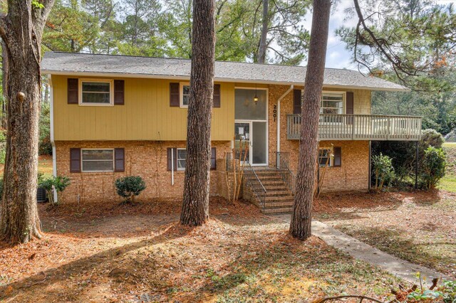 view of split foyer home