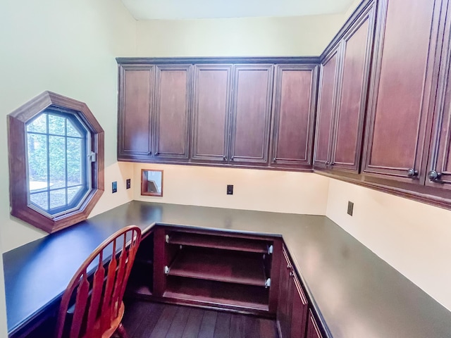 office area with dark wood-style floors and built in study area