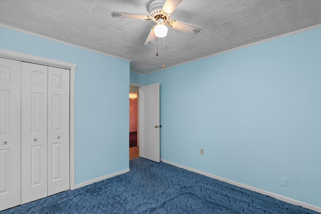 unfurnished bedroom featuring carpet, a textured ceiling, a closet, and ceiling fan