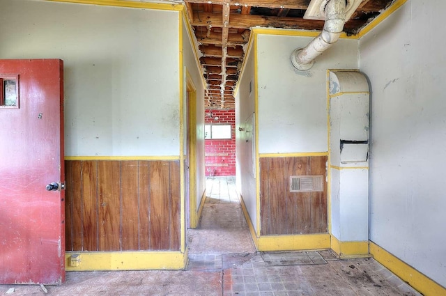 601 Lexington Ave, Washington, GA 30673 - interior space featuring wainscoting