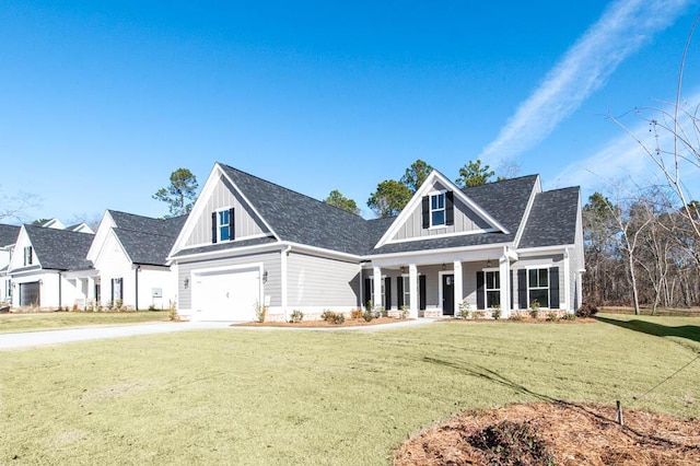 view of front of property featuring a porch and a front yard