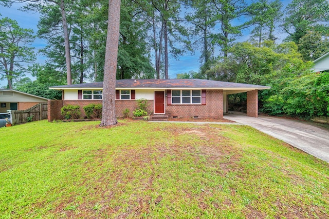 ranch-style home featuring a front lawn and a carport