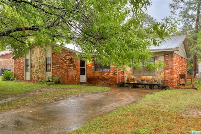 exterior space featuring a yard