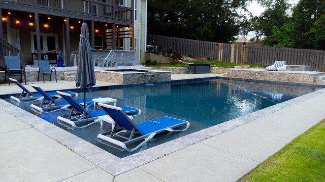 902 Adderley Ln, Evans, GA 30809 - view of swimming pool featuring a patio and a pool with connected hot tub