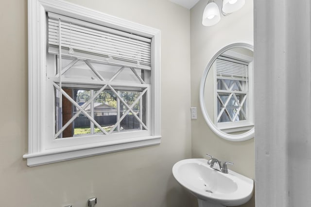 bathroom featuring sink