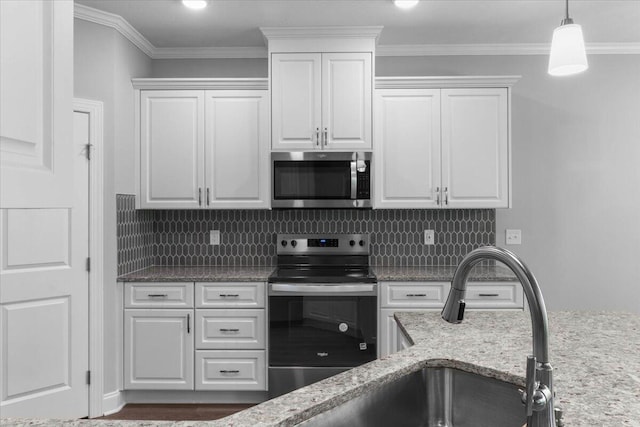 5065 Anna Way Unit Fb25, North Augusta, SC 29841 - kitchen featuring stainless steel appliances, white cabinets, ornamental molding, decorative light fixtures, and tasteful backsplash