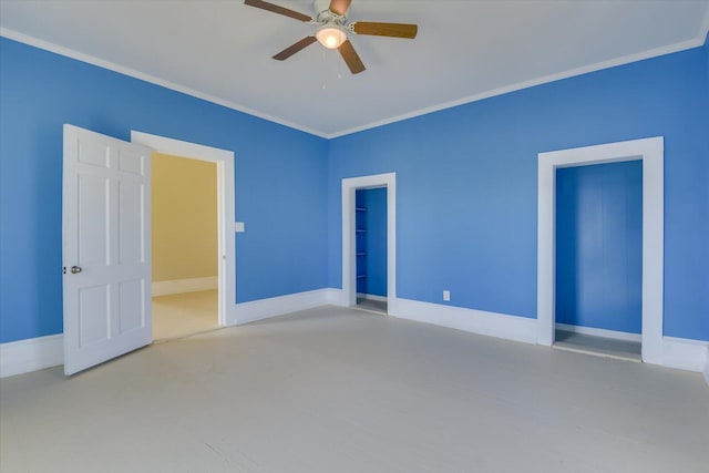 unfurnished room featuring ceiling fan and crown molding