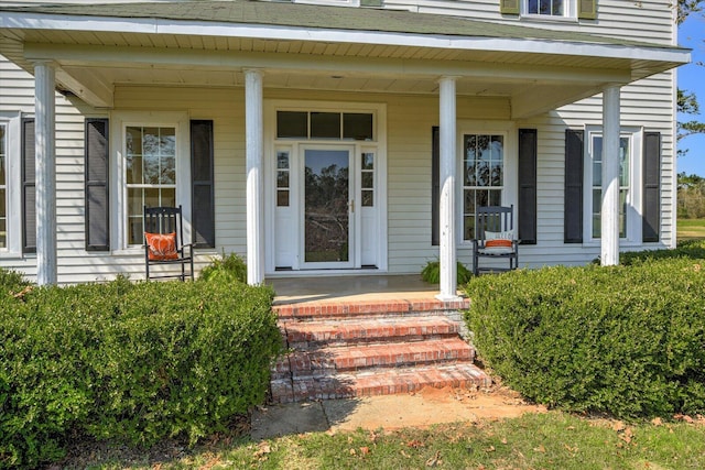 entrance to property featuring a porch