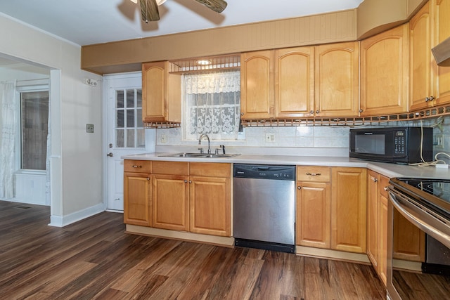 kitchen with a sink, appliances with stainless steel finishes, dark wood-style floors, and a ceiling fan