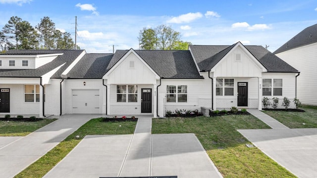 view of front facade featuring a garage and a front yard