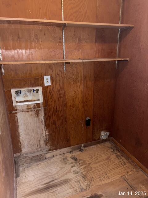 laundry area with electric dryer hookup and washer hookup