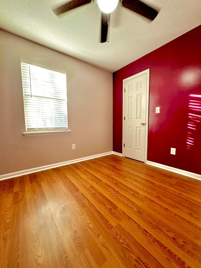 unfurnished sunroom featuring a wall mounted air conditioner and ceiling fan