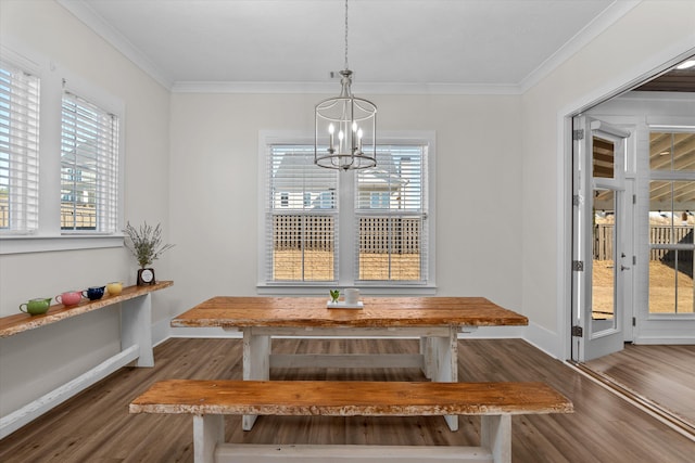 dining room with an inviting chandelier, crown molding, dark wood-style flooring, and breakfast area