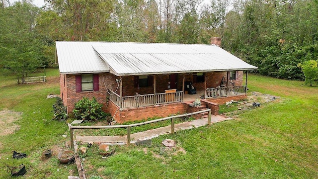 view of front of property with covered porch and a front lawn