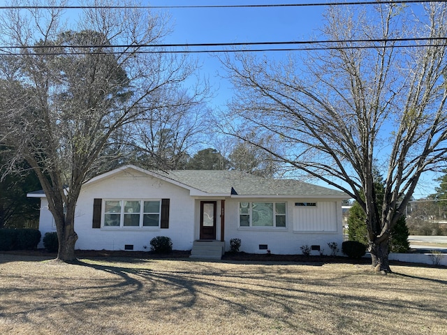 view of front of home featuring a front yard