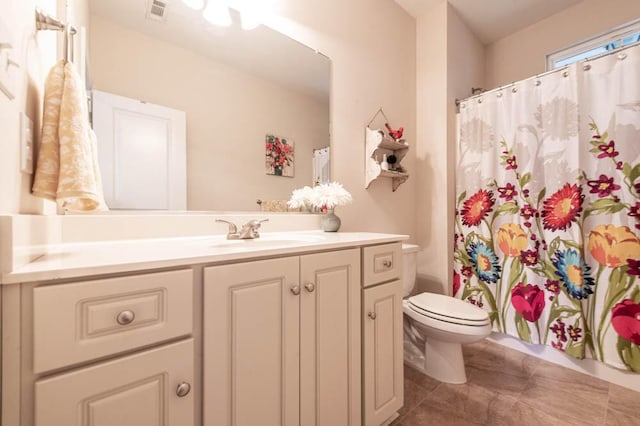 bathroom with toilet, visible vents, curtained shower, and vanity