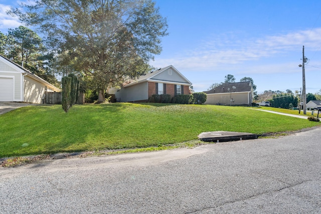 view of front of home featuring a front lawn