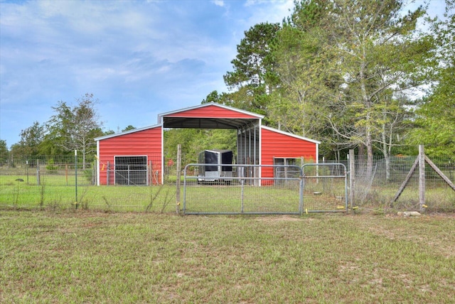 view of yard featuring an outbuilding