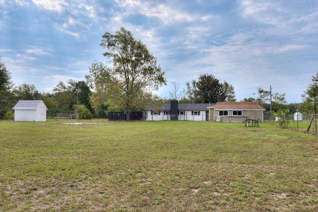 view of yard featuring a storage unit