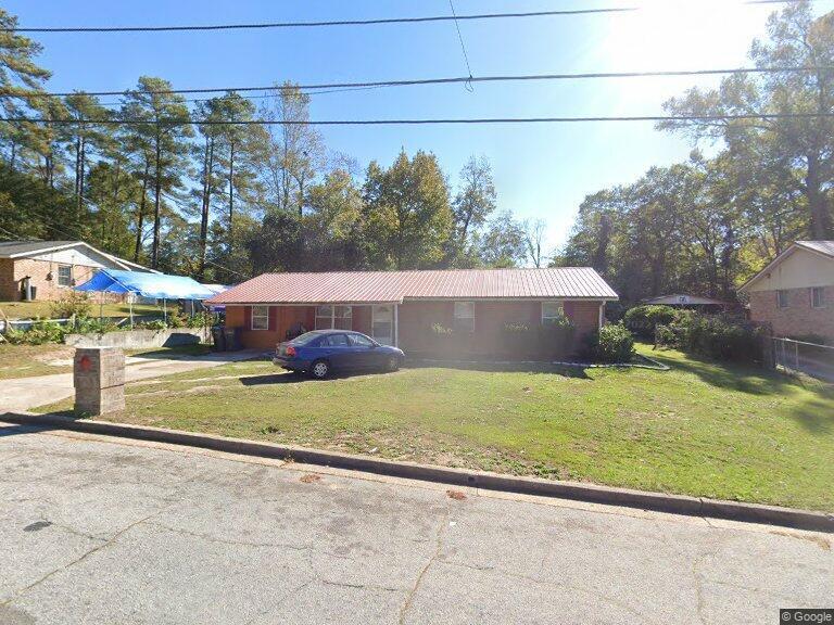 view of front of property with a front lawn