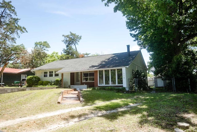 114 Bordeaux St, North Augusta, SC 29841 - view of front of home featuring a front lawn and a gate