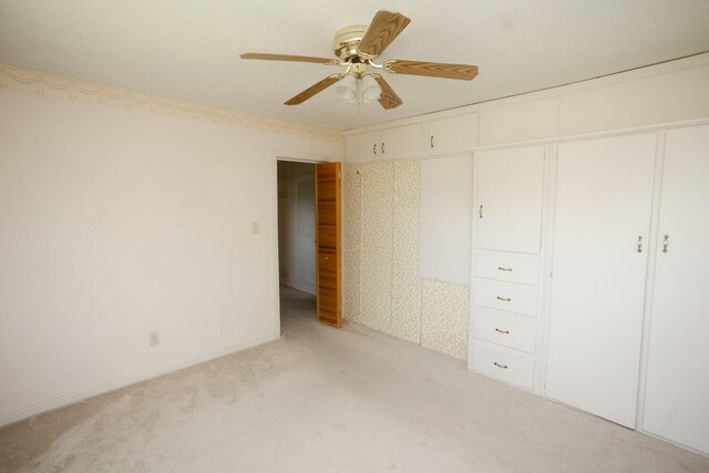 114 Bordeaux St, North Augusta, SC 29841 - full bathroom with toilet, a shower with shower curtain, a sink, and wallpapered walls