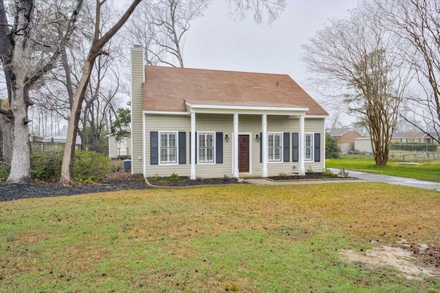 view of front facade with a front yard