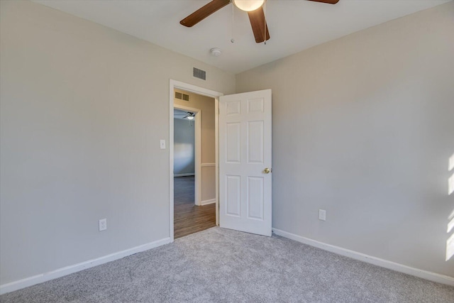 carpeted empty room featuring ceiling fan